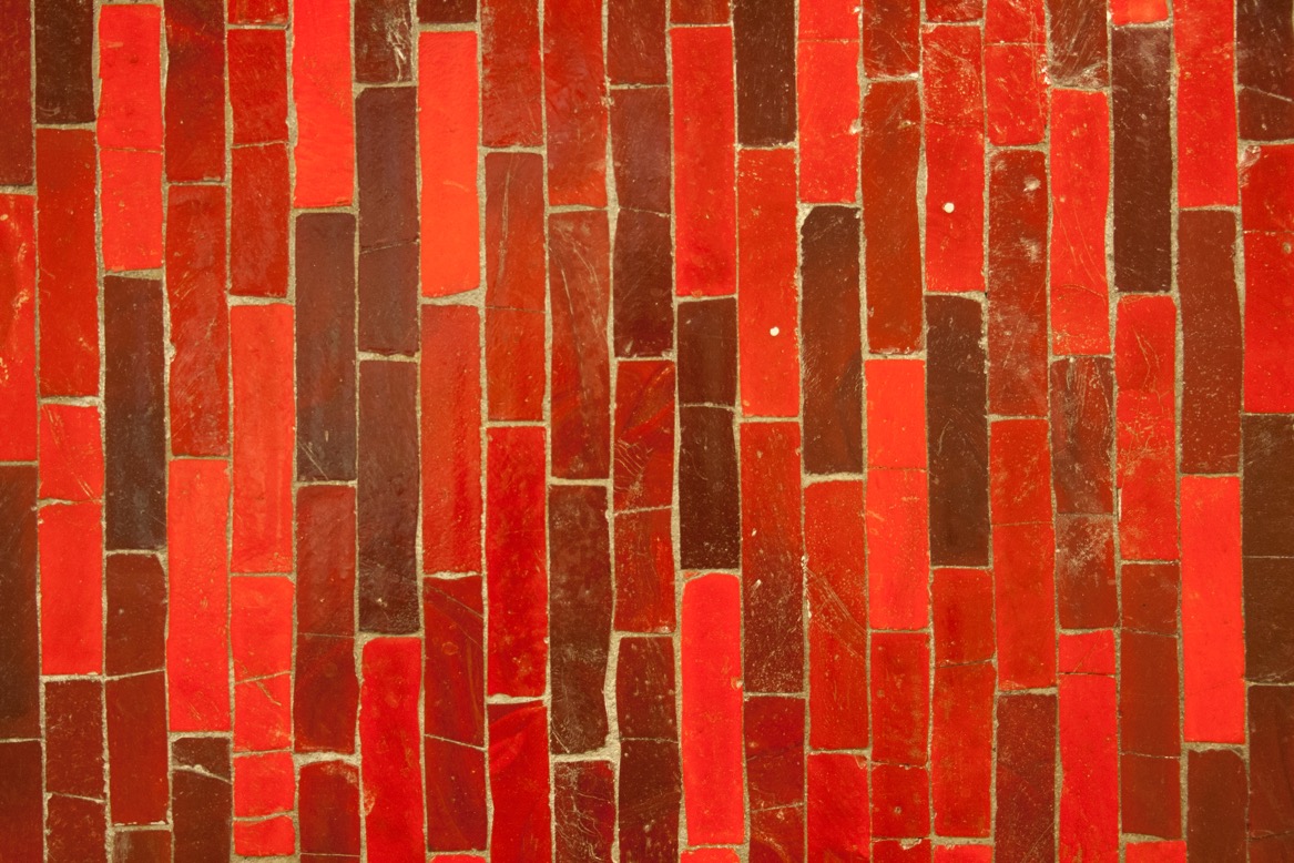 Berlin, Alt-Mariendorf, rotes Glasmosaik (Bild: Verena Pfeiffer-Kloss, 2014)