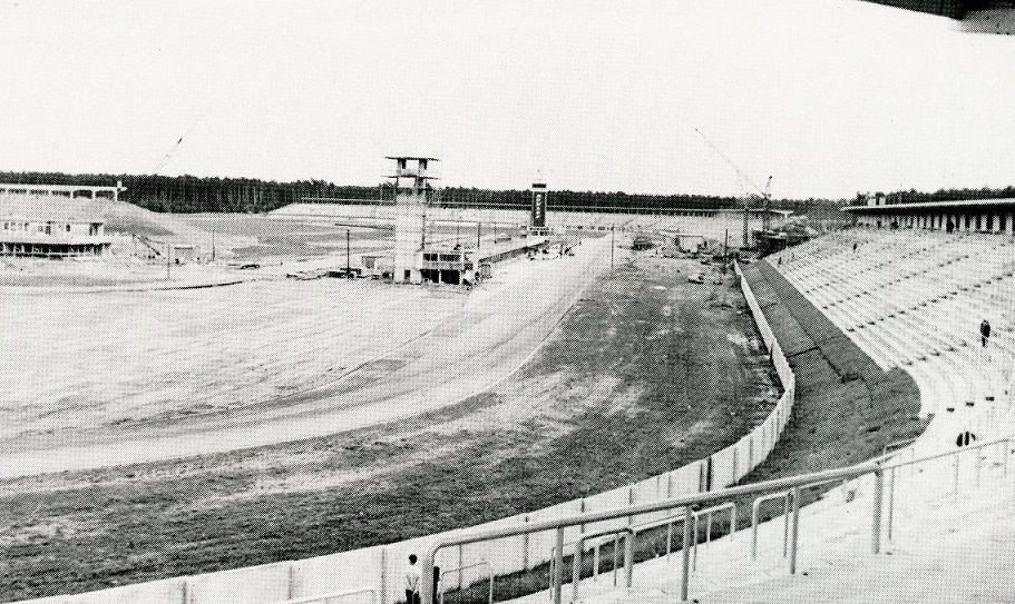 In den Jahren 1964 bis 1966 entstand das neue Motodrom (Bild: Hockenheimring, 1965) 
