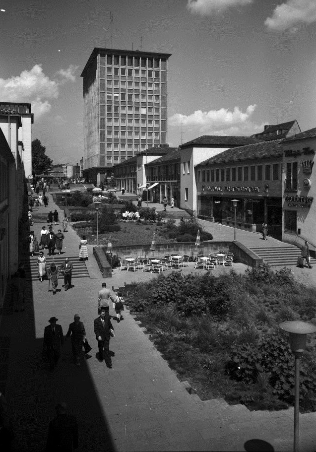 Kassel, Treppenstraße: Blick vom Florentiner Platz über den Ständeplatz zum Hauptbahnhof (Bild: Günther Becker, 1950er Jahre)