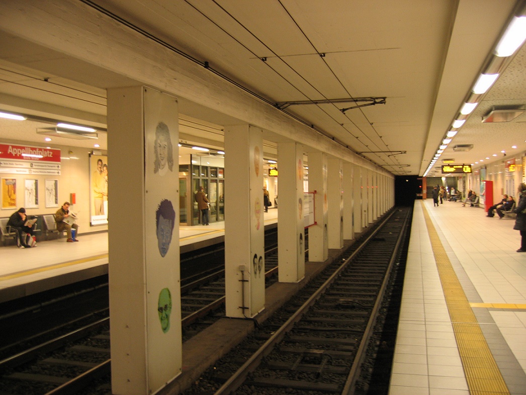 Köln, U-Bahnstation "Appellhofplatz", Bahnsteig (Bild: A. Savin, CC BY SA 3.0)