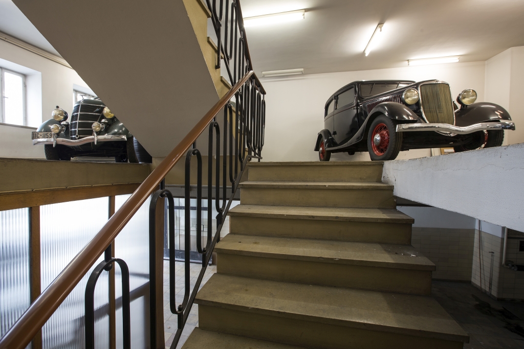 1975 schlossen sich die Türen des Autohauses Hausmann in Passau. Im Februar 2015 gab es noch einmal die Chance, eine Zeitkapsel zu betreten (Bild: Stephan Lindloff) 