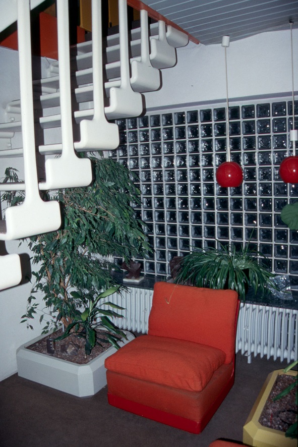 GFK-Treppe ins Obergeschoss (Bild: FOMEKK Bauhaus-Universität Weimar, 2001)