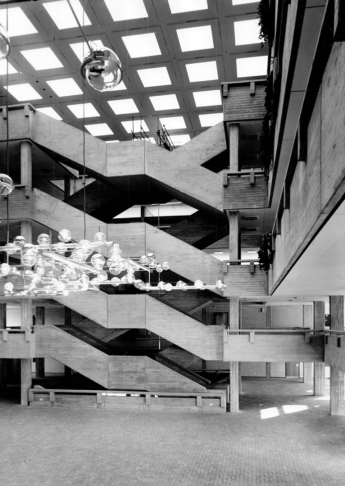 Ostendorf/Westfalen, Kaufmännische Berufsschulen, Eingangshalle (BrunoLambart, 1969) (Bild: A:AI Archiv für Architektur und Ingenieurbaukunst NRW, Nachlass Bruno Lambart)