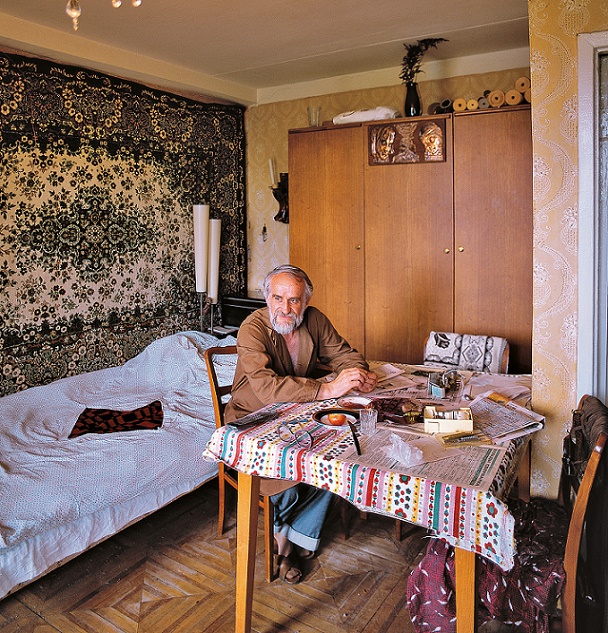 Bewohner einer Wohnung im Serientyp G-5, Leningrad (Bild: Philipp Meuser, 2002)
