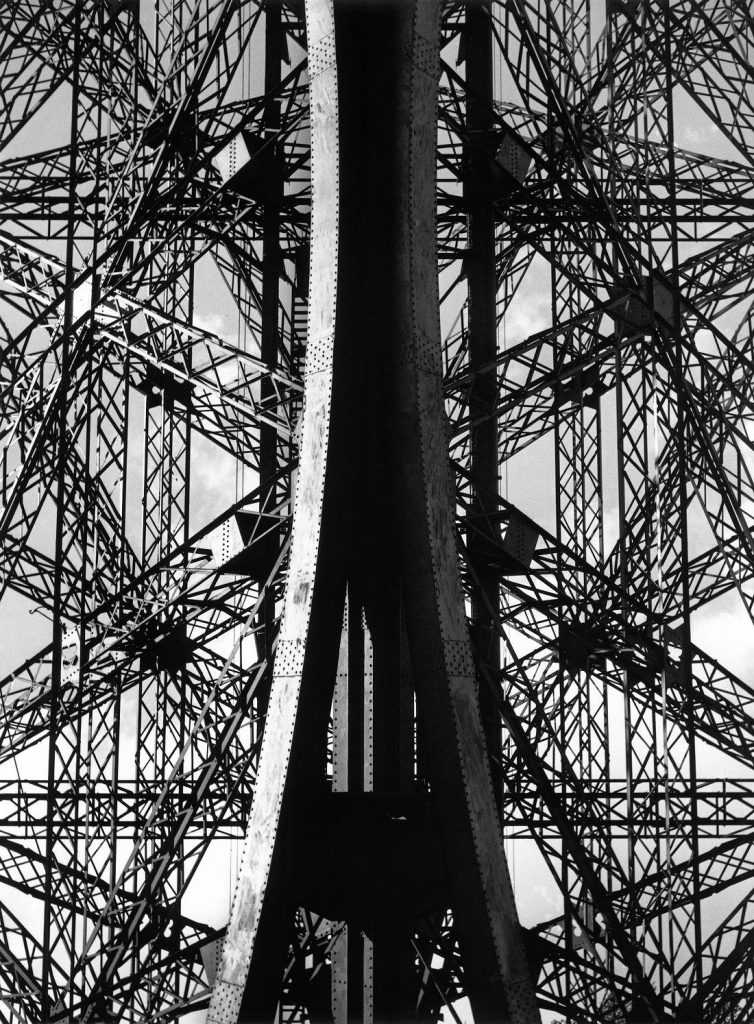 Lucien Hervé, Eiffelturm, Paris, Frankreich, 1947 (Bild: © Lucien Hervé)
