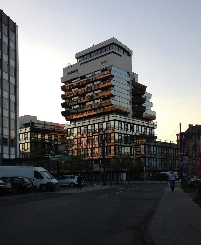 Offenbach, Gothaer-Haus, Abendstimmung (Bild: P. Cachola Schmal)