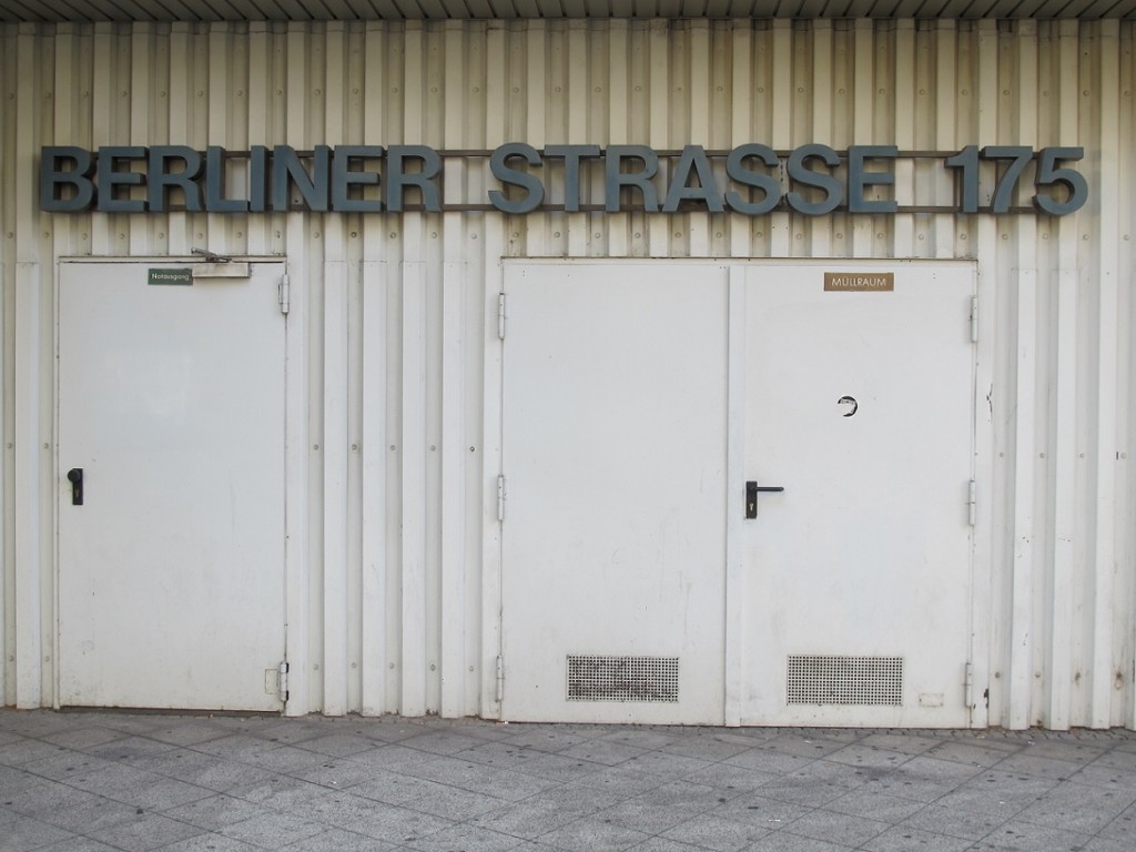 Offenbach, Gothaer-Haus, Eingang zum Müll-Raum (Bild: D. Bartetzko/J. Reinsberg)