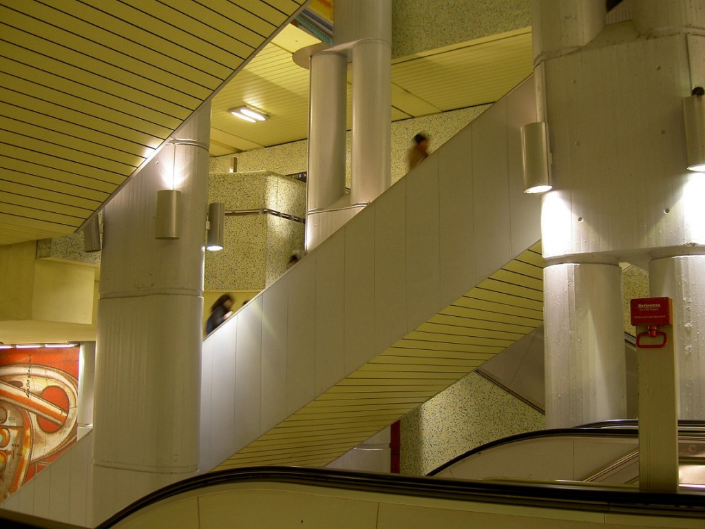 Rolltreppen verbinden die verschiedenen Ebenen der Verkehrsstation Kröpcke (Bild: Heidas)