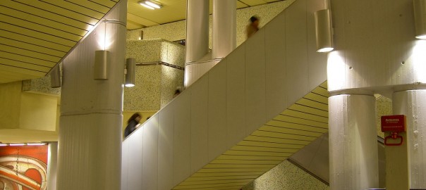 Rolltreppen verbinden die verschiedenen Ebenen der Verkehrsstation Kröpcke (Bild: Heidas)