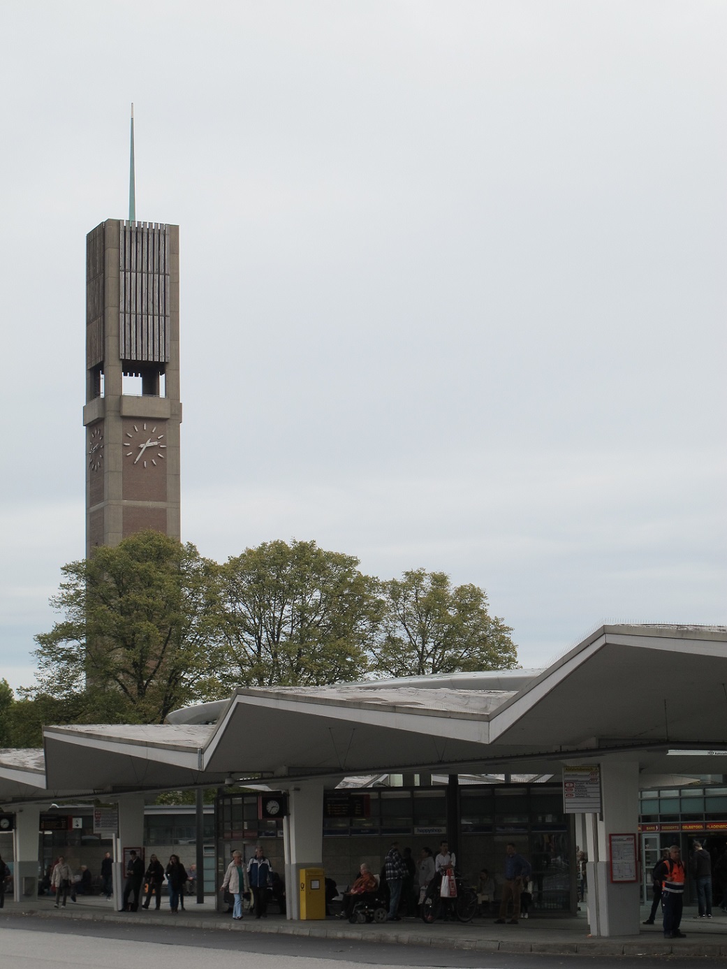 Heinz Graaf gestaltete 1960 den Bus- und U-Bahnhof "Wandsbek Markt" (Bild: K. Berkemann)