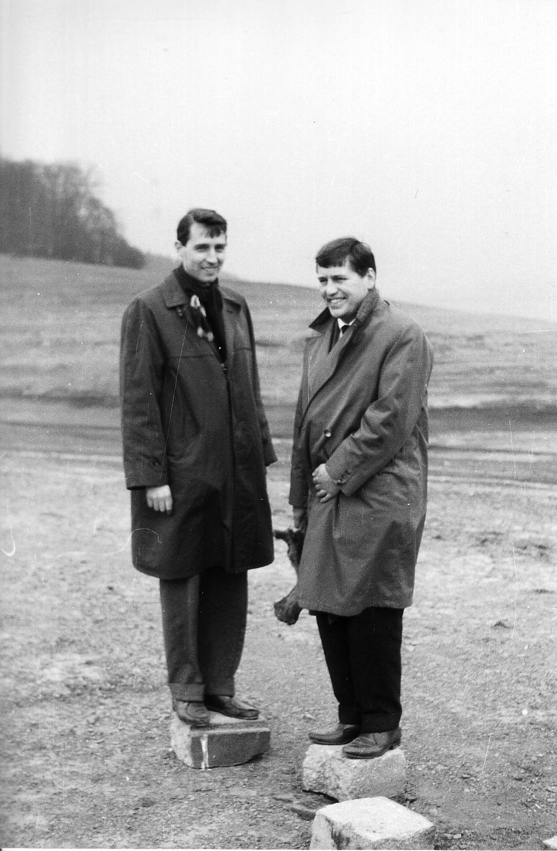 Reinhard Gieselmann (links) mit Oswald Matthias Ungers, 1957 (Bild: saai | Archiv für Architektur und Ingenieurbau am Karlsruher Institut für Technologie (KIT))