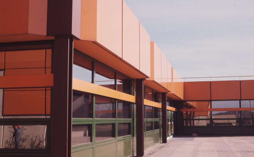 FACHBEITRAG: Farbenfrohe Schulhäuser von PJS