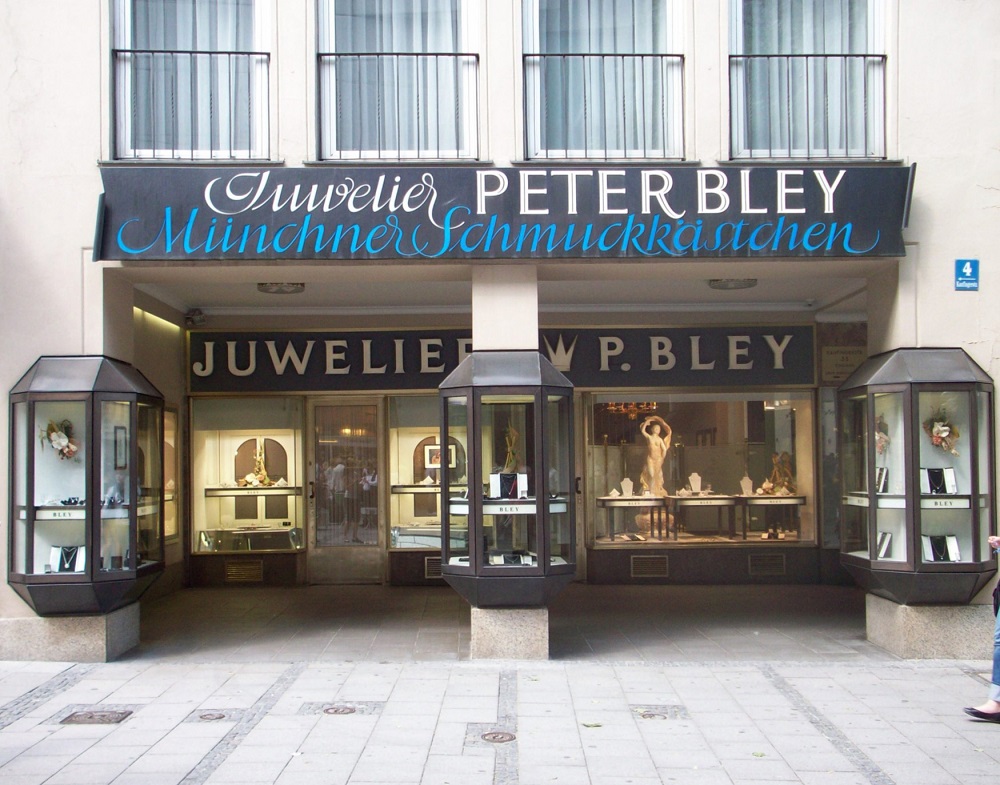 München, Marienplatz, Schriftzug von Franz Hart am Juwelier Bley (Bild: Tobias Köhler, Fakultät für Architektur, TU München)