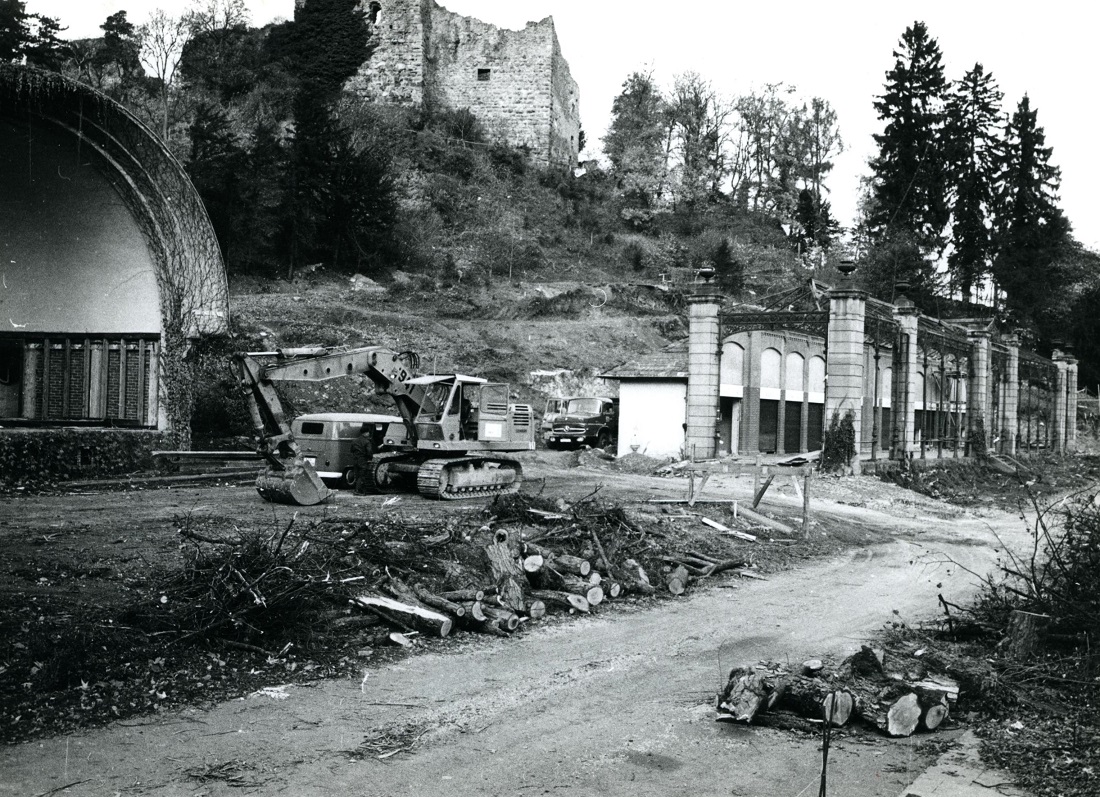 Badenweiler, Wandelhalle, 1853, Abbrucharbeiten im Kurpark für die Errichtung des neuen Kurhauses, 1972 (Bild: © Zentralinstitut für Kunstgeschichte München, Fotothek)