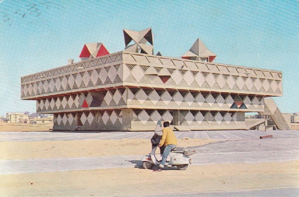 Bat Yam, Rathaus (Bild: historische Postkarte)