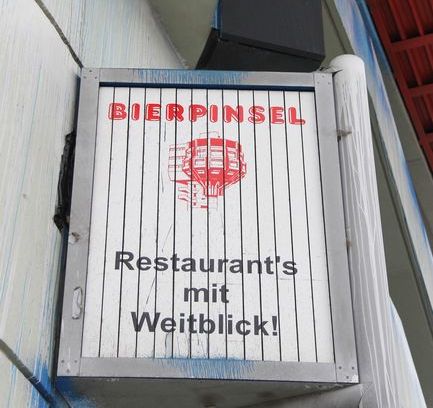 An dieser Stelle ein Surftipp: www.deppenapostroph.info. Berlin, Bierpinsel, 2015 (Bild: Daniel Bartetzko)