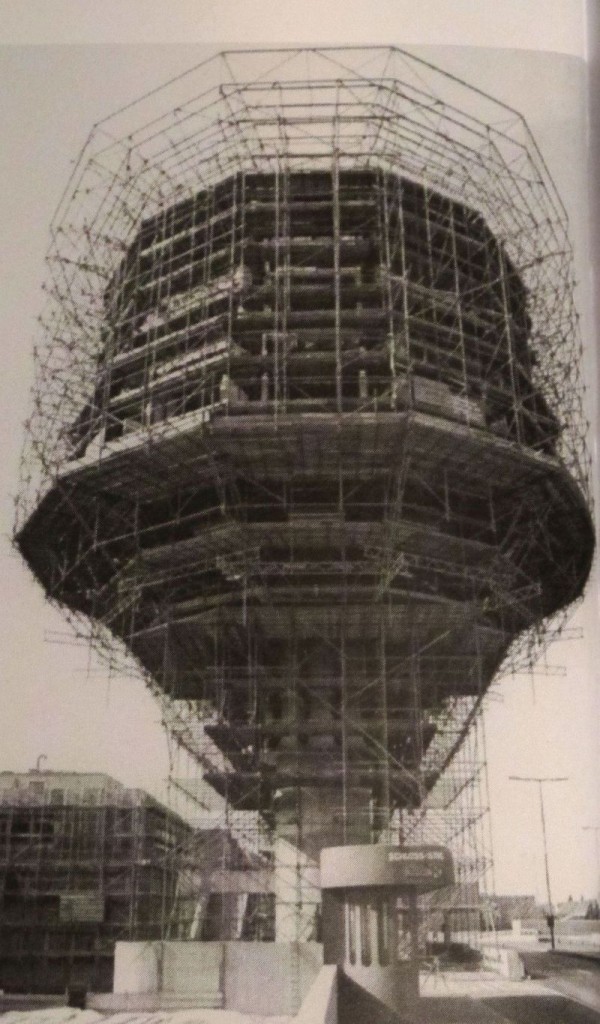 Die Stahlkonstruktion zur Aufnahme der Fassade: Berlin, Bierpinsel Baustelle, 1975 (Bild: Archiv Schüler-Witte)