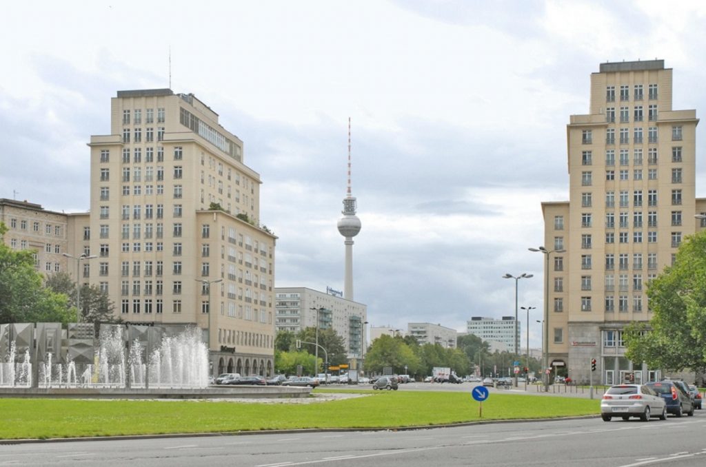 Berlin, Strausberger Platz/Karl-Marx-Allee (Bild: Jean-Pierre Dalbéra, CC BY 2.0, via flickr, 2011)