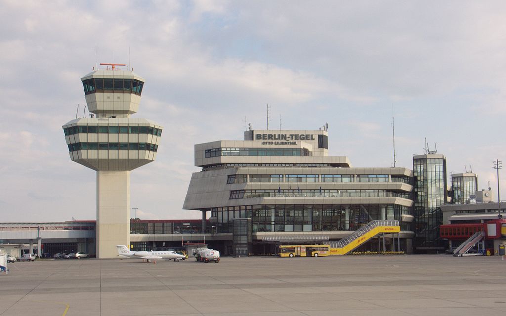 Berlin-Tegel, Flughafen-Hauptgebäude (Bild: Standardizer, GFDL oder CC BY SA 3.0, 2008)
