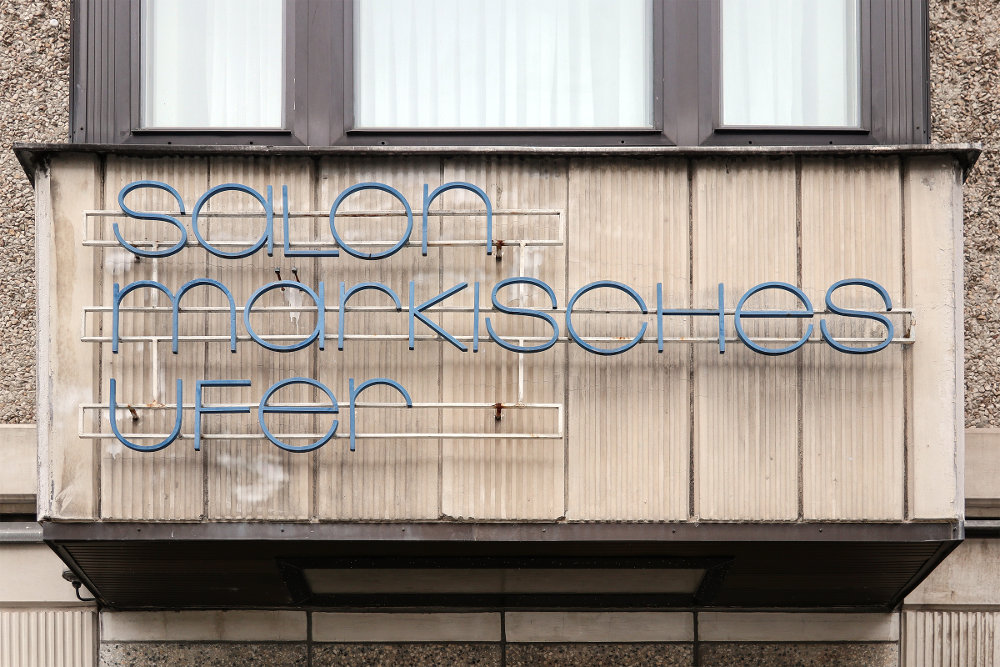 Berlin, Werbe-Schriftzug (Bild: Martin Maleschka)