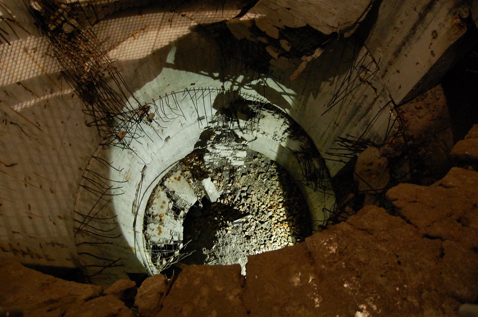 Berlin, Flakbunker-Ruine, Humboldthain, Blick in die Tiefe (Bild: Holger Happel)