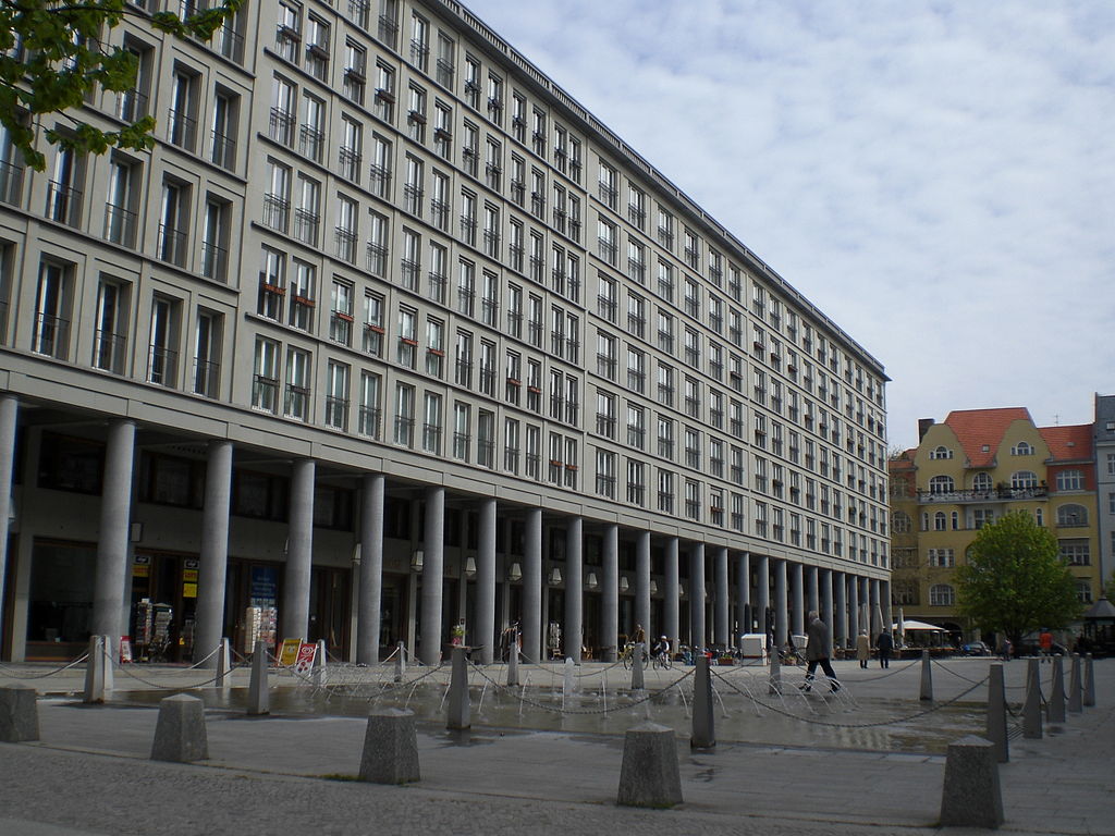Berlin, Walter-Benjamin-Platz (Bild: Fridolin Freudenfett, CC BY-SA 3.0)