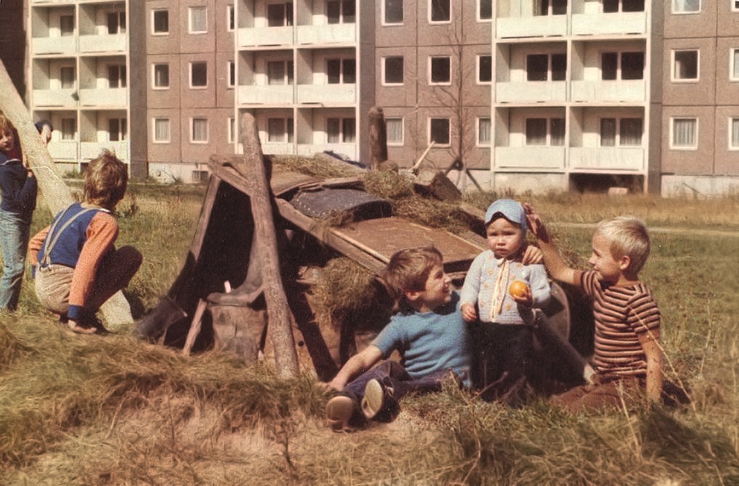 Kinder Mitte der 1970er Jahre in Gera-Lusan (Bild: Hans-Jürgen Schaap)