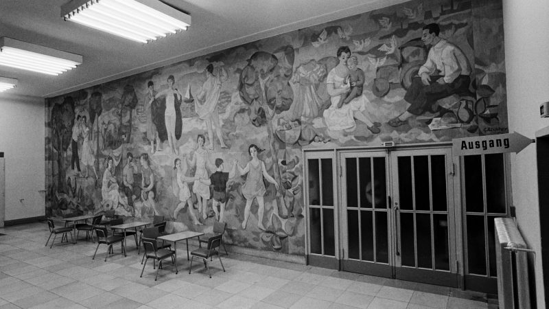 Dresden, "Lebensfreude", Zustand 1969 (Bild: Erich-Auerbach. Für das Wandgemaelde: Copyright Gerhard-Richter-Archiv Dresden 2024-01022024)