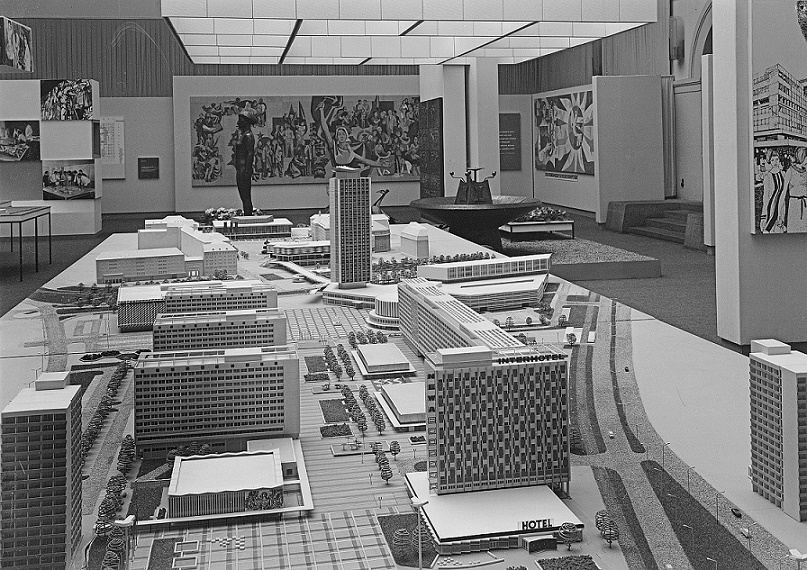 Dresden, Modell der Prager Straße in der Ausstellung "Kulturvoll leben in sozialistisch gestalteter Umwelt", Planungsstand 1969 (Bild: SLUB Dresden/Deutsche Fotothek, Foto: Krentzlin)