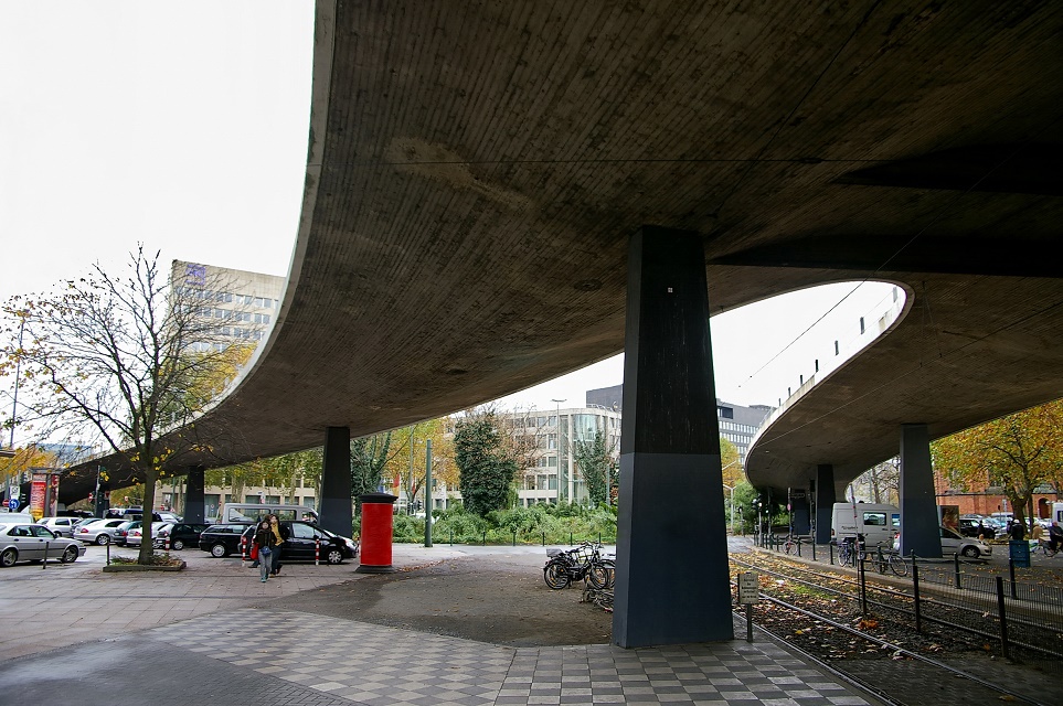 Düsseldorf, Tausendfüßler (Bild: Johann H. Addicks, GFDL oder CC BY SA 3.0, 2006)