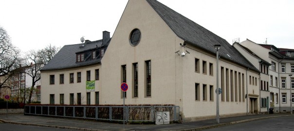 Erfurt, Neue Synagoge, Außenbau zur Kreuzung (Bild: U. Knufinke)