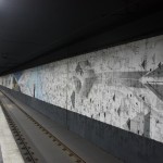 Essen, U-Bahnhof "Bismarckplatz", abgeschlagener Fliesenspiegel im Gleisbereich (Bild: Sebastian Bank, 2015)