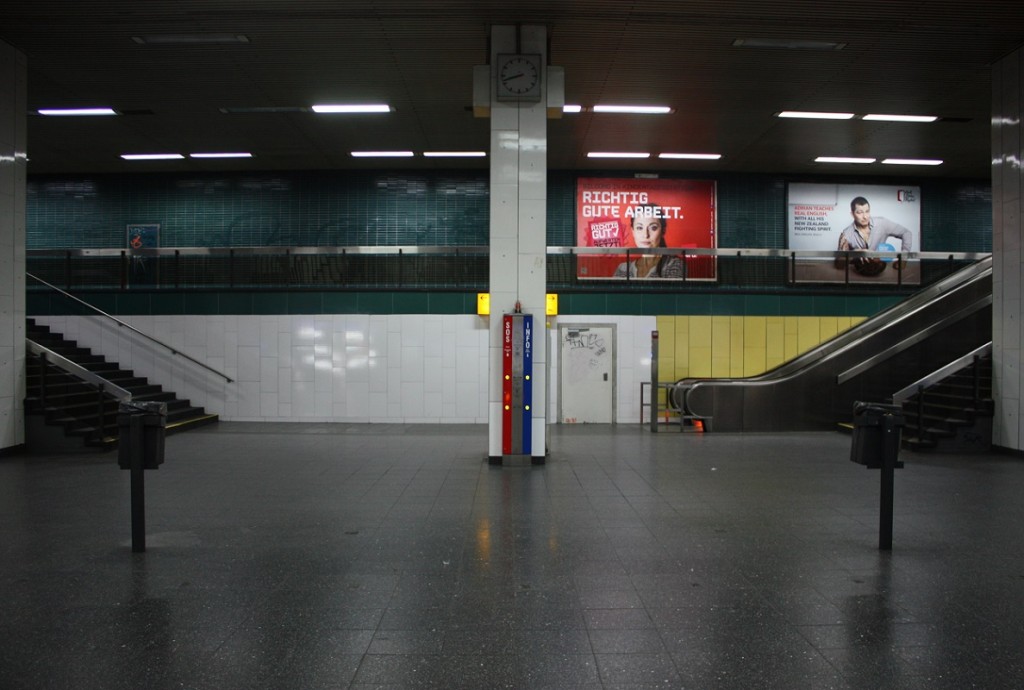 Essen, U-Bahnhof "Philharmonie/Saalbau", Treppenaufgang (Bild: Sebastian Bank, 2015)
