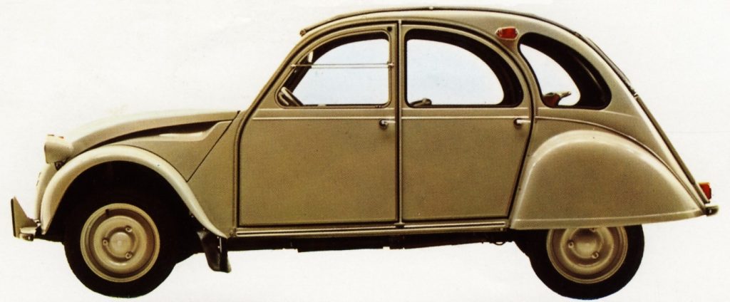 Flaminio Bertoni: der Citroën 2 CV, der liebevoll "Ente" genannt wird, aus dem Jahr 1949 (Bild: historischer Prospekt)