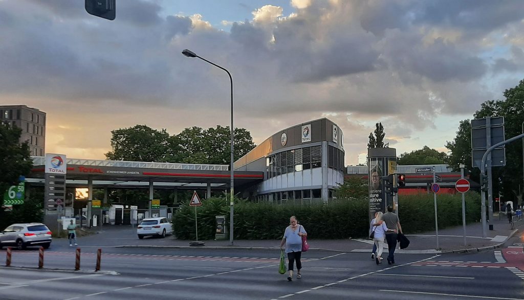 Frankfurt, Total-Tankstelle Adickesallee (Bild: Daniel Bartetzko)