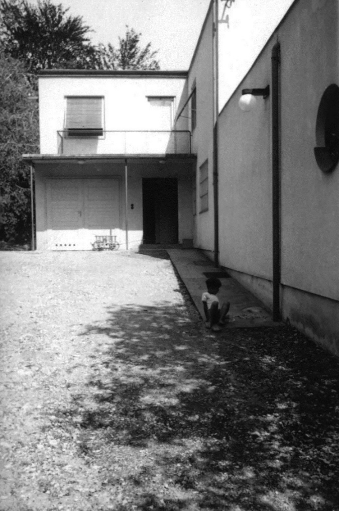 Das Haus Albrecher-Leskoschek in Graz: der Eingangsbereich mit Garage (Bild: Sammlung Heimo Halbrainer, Nachlass Max v. Wikullil, Graz)