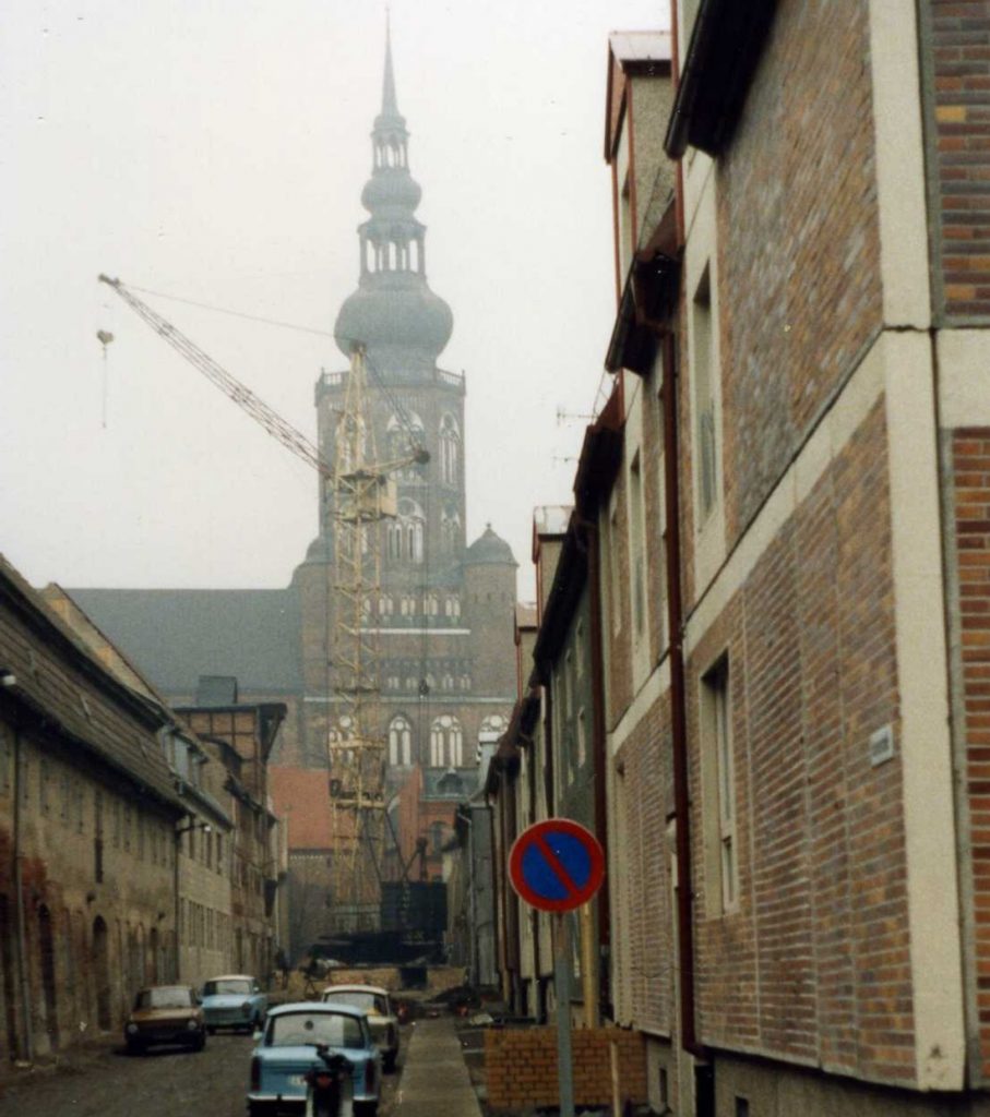 Greifswald, Dom, Januar 1990 (Bild: Felix O., CC BY SA 2.0)