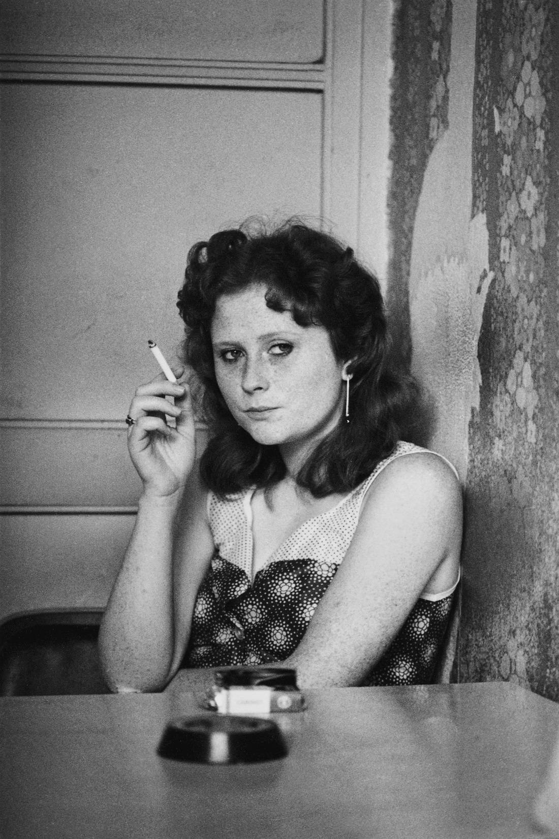 Helga Paris, Ohne Titel (aus der Serie "Frauen im Bekleidungswerk VEB Treffmodelle Berlin"), 1984 (Fotografie: 25 x 37,5 cm/32 x 44,5 cm, Copyright: Helga Paris)
