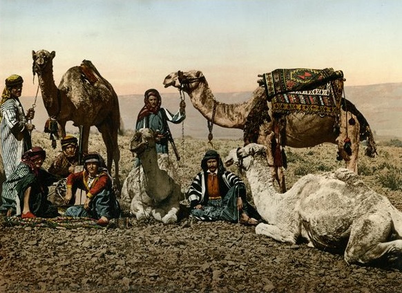 Karawanenrast in der Wüste (Foto: Maison Bonfils, um 1890, Photochrom: um 1895, Copyright: G.-Dalman-Institut)