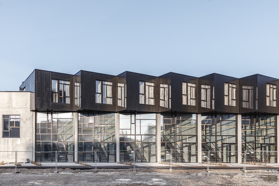 Kopenhagen Ørestad, Upcycle Studios, Lendager Group, 2015–2018: Die Fenster stammen von Abbruchliegenschaften in Jütland, der Beton vom U-Bahnbau in Kopenhagen (Bild: Lendager Group, Rasmus Hjortshøj)