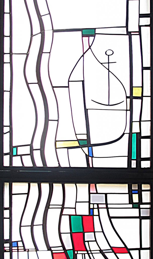 Langen, Albertus-Magnus-Kirche (J. Kepser, 1985), Fenstergestaltung von Georg Meistermann (Bild: K. Berkemann)