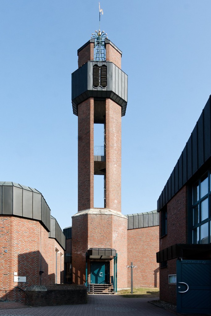 Langen, Albertus-Magnus-Kirche (J. Kepser, 1985) (Bild: E-W, CC BY SA 3.0)