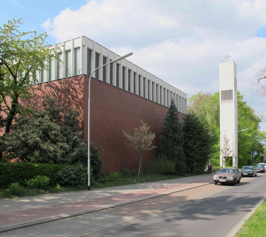 Langen-Oberlinden, Martin-Luther-Kirche (H. G. Heimel, 1963) (Bild: K. Berkemann)