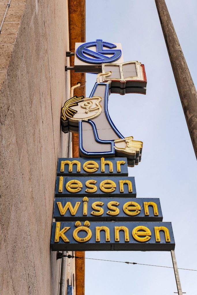 Leipzig, Werbe-Schriftzug (Bild: Martin Maleschka)