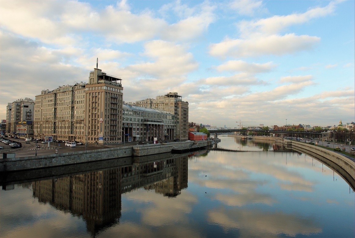Moskau, Haus an der Uferstraße (Bild: Vtorou, CC BY SA 4.0)