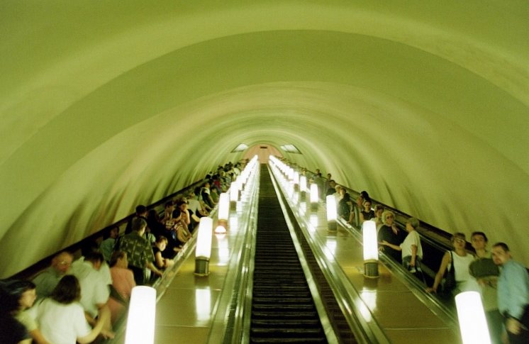 Moska, Metrostation, Rolltreppe (Bild: Sansculotte, CC BY SA 1.0)