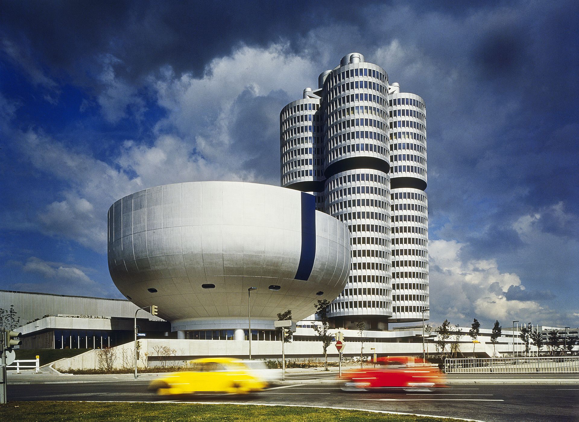 München, BMW-Hochhaus (Bild: BMW Group, frühe 1970er Jahre)