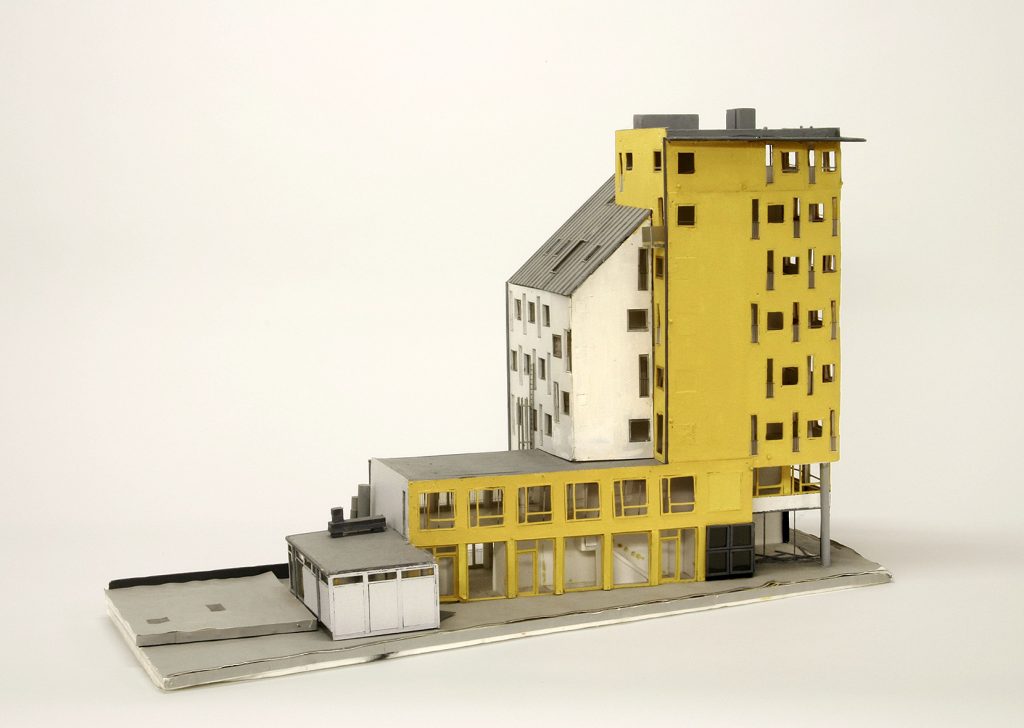München, Wohn- und Geschäftshaus; Modell von Otto Steidle (Bild: Architekturmuseum der TUM)
