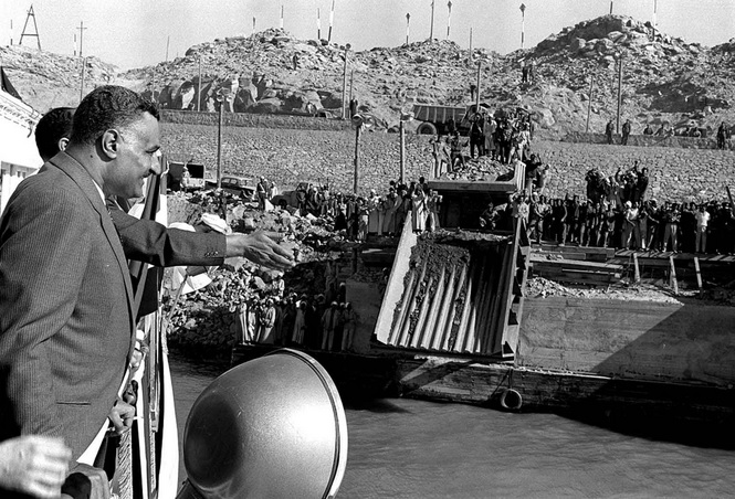 Nasser, Assuan-Staudamm, 9. Januar 1960 (Bild: Bibliotheca Alexandrina, 1960)