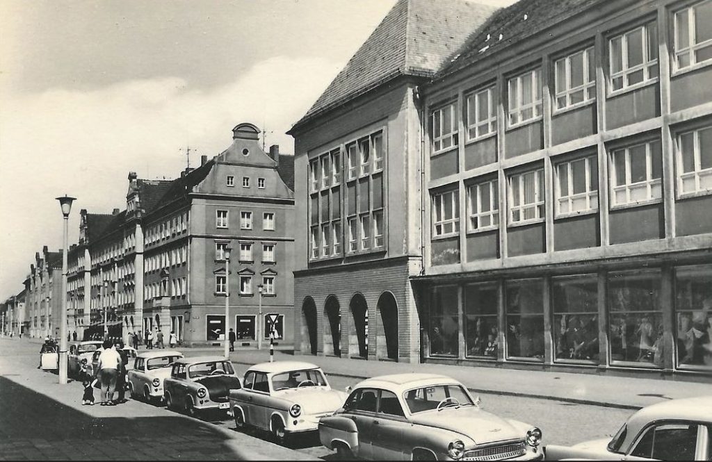 Neubrandenburg, Centrum-Warenhaus, ca. 1962 (historische Postkarte)